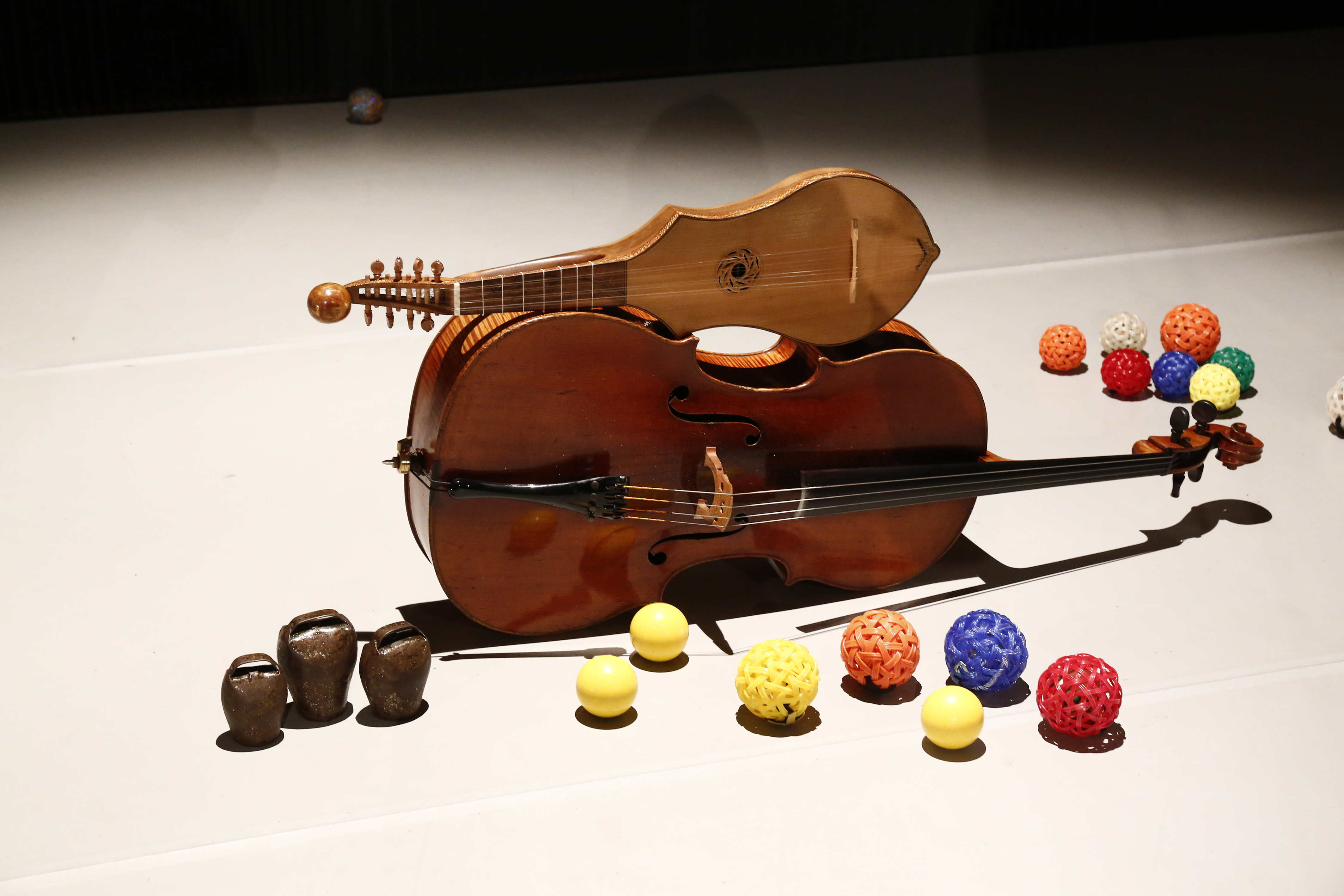 Suites pour jonglerie et violoncelle - La Batoude, centre des arts du cirque et de la rue